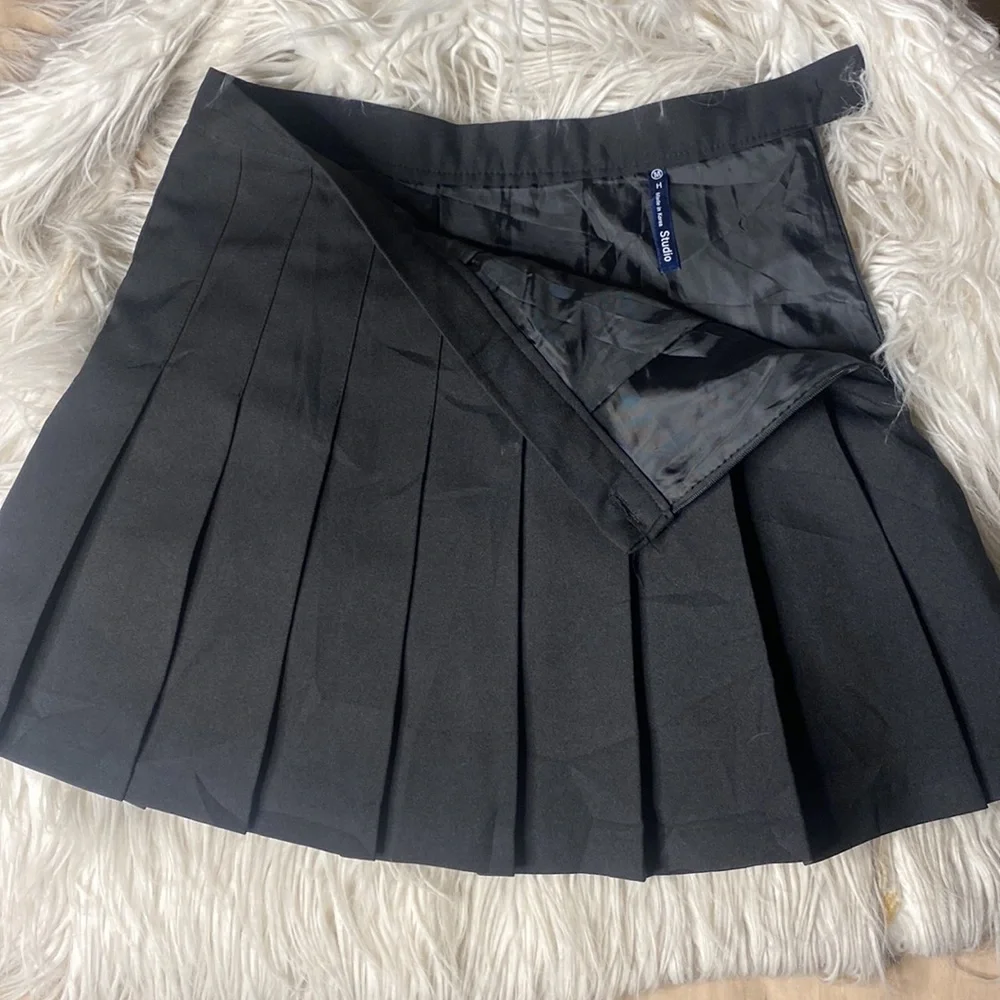 Black Pleated Skirt - Picture 1 of 5